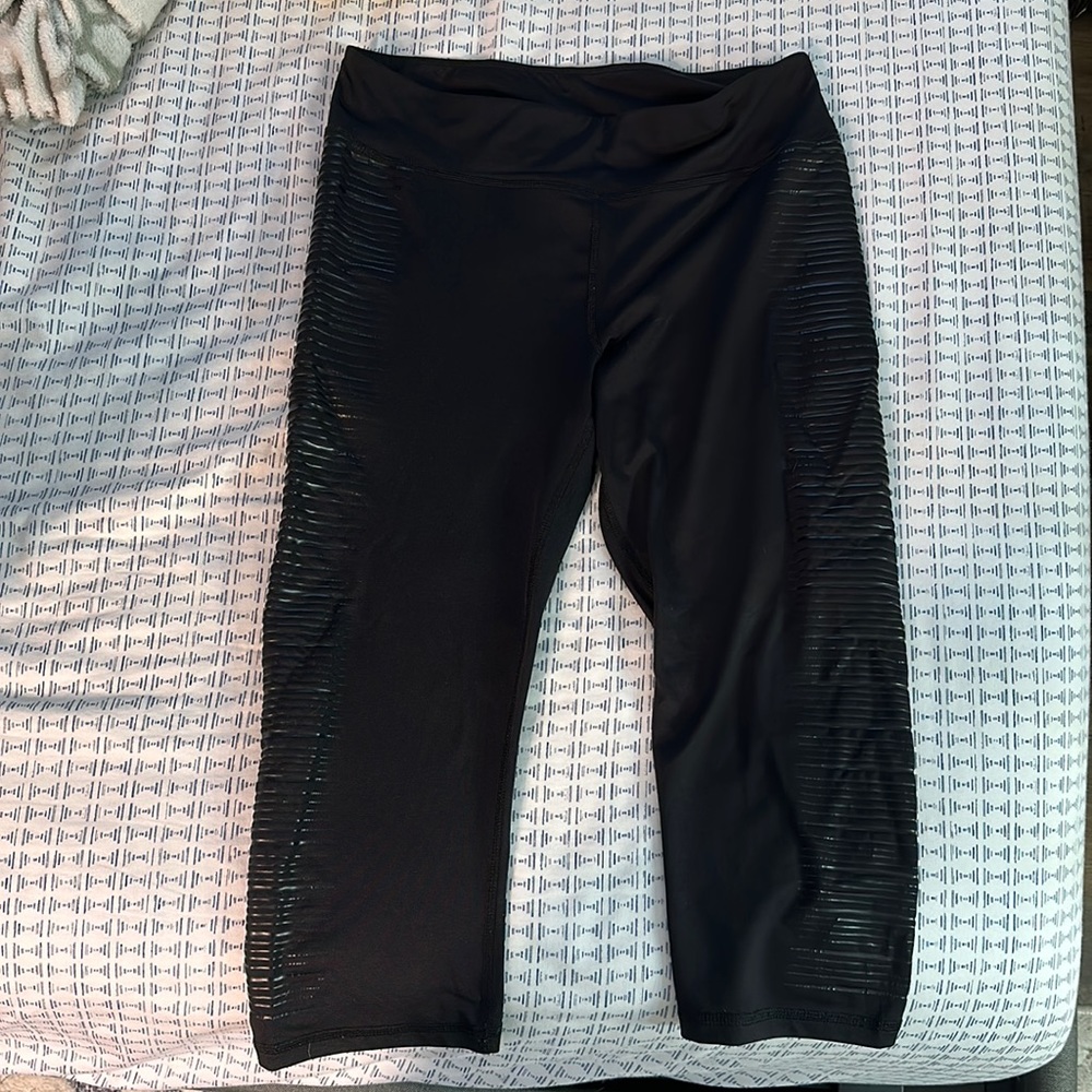 Cropped black leggings